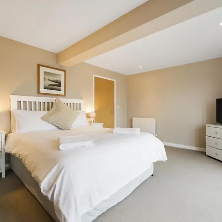 Westcliff Penthouse With Sea Views And Balcony-2
